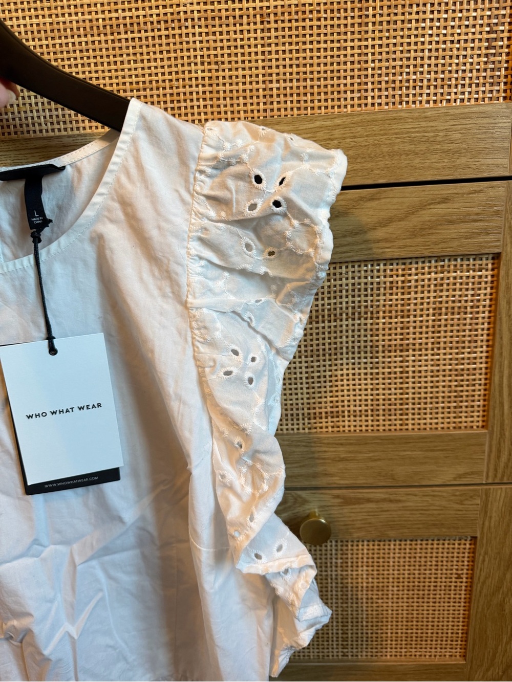 Who What Wear White Eyelet Ruffle Sleeve Top - Picture 4 of 8